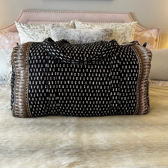 Vintage VERA BRADLEY Zebras 2001 XL Duffle Bag Black Brown Cream Travel Quilted - Picture 1 of 14